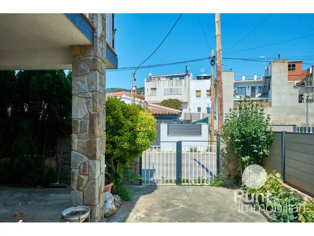 Vista exterior de Casa o xalet en venda en Premià de Dalt amb Piscina