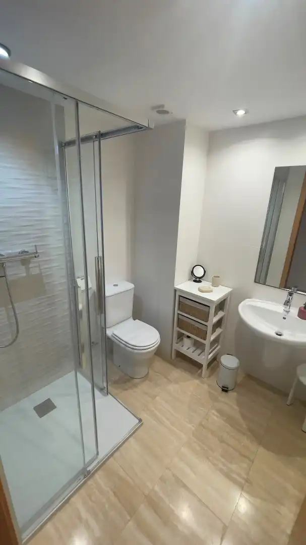 Baño de Apartamento en venta en Castell d'Aro, Platja d'Aro i s'Agaró con Aire acondicionado, Calefacción y Terraza