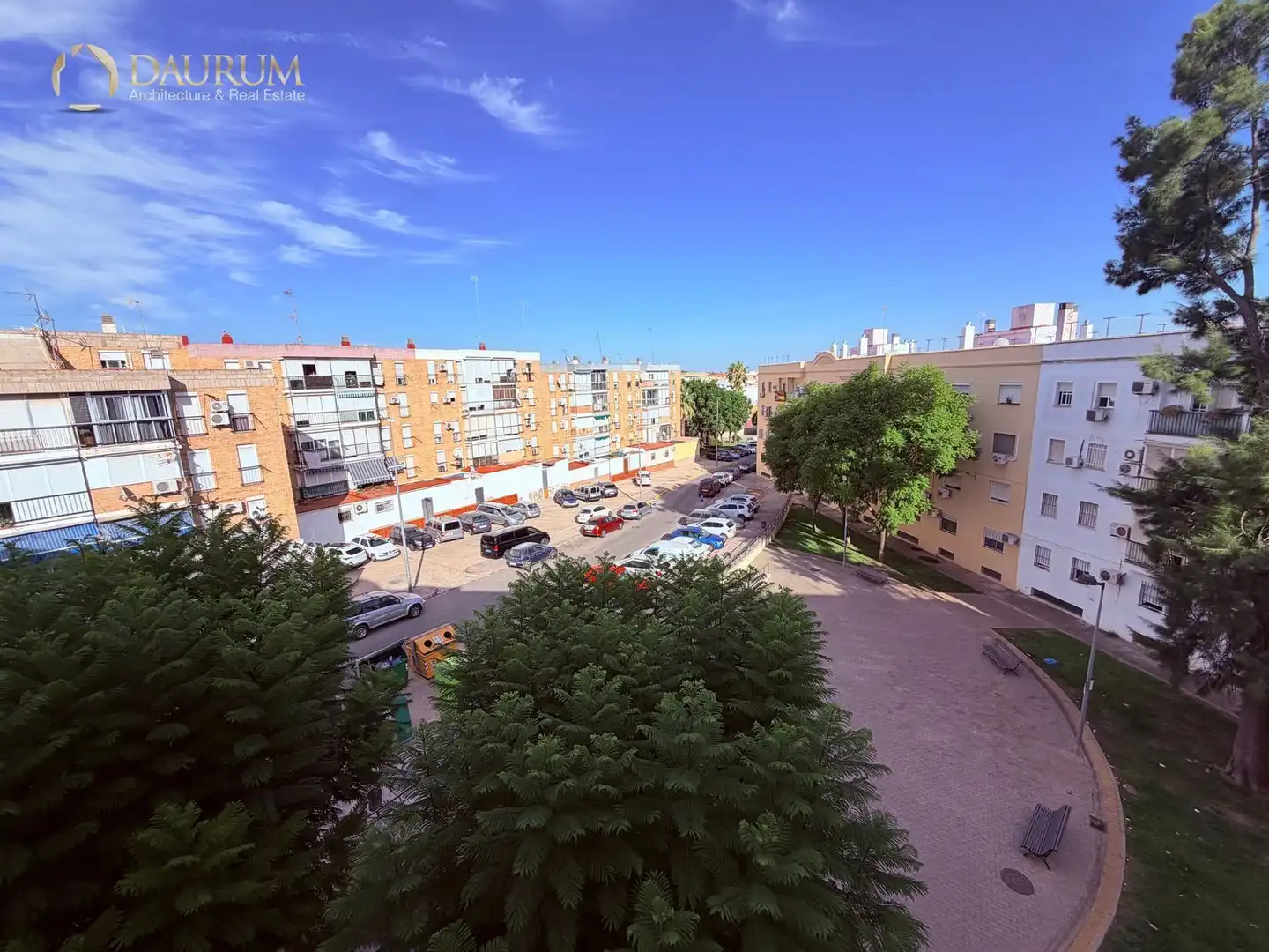 Vista exterior de Pis en venda en Dos Hermanas amb Aire condicionat i Terrassa