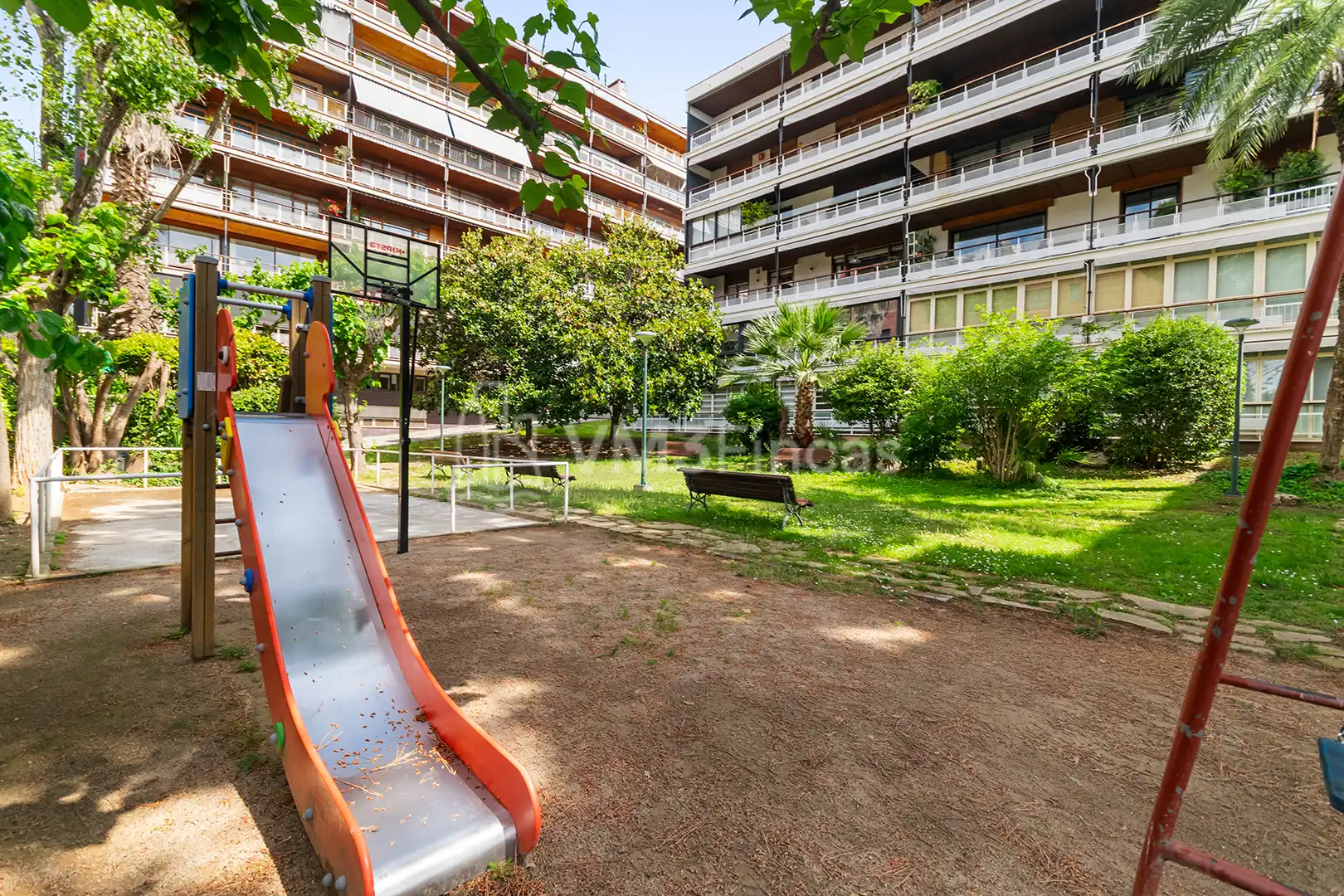 Außenansicht von Wohnung zur Miete in Barcelona mit Klimaanlage, Heizung und Parkett