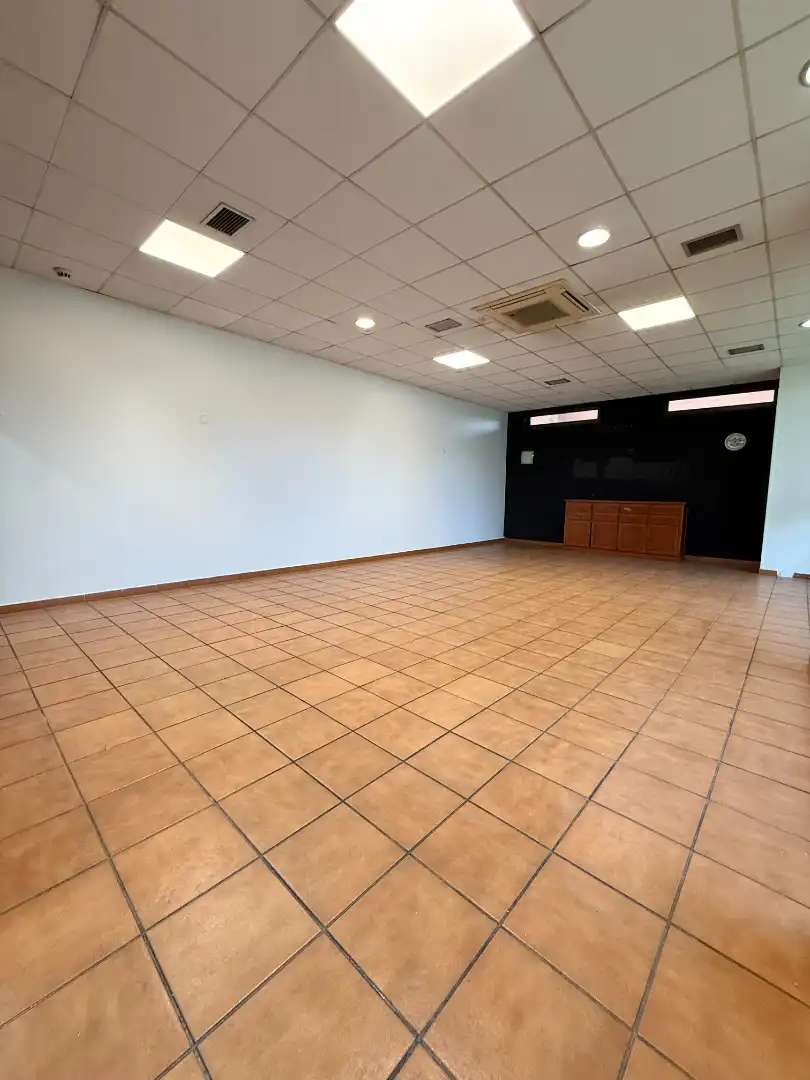 Local de alquiler en Valdemoro con Aire acondicionado, Terraza y Amueblado