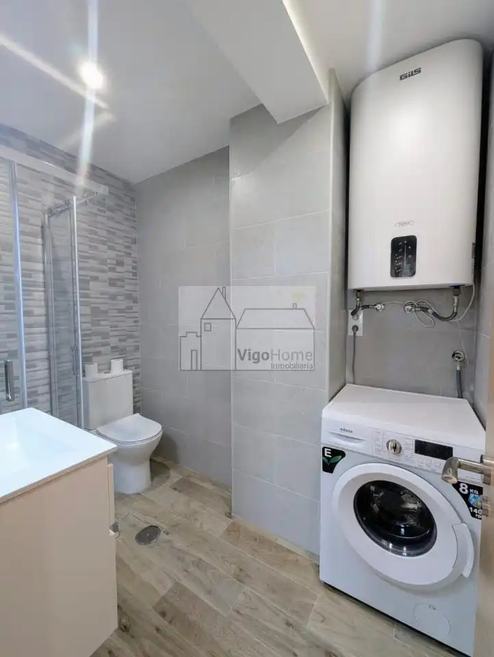 Baño de Piso de alquiler en Vigo  con Calefacción, Terraza y Amueblado