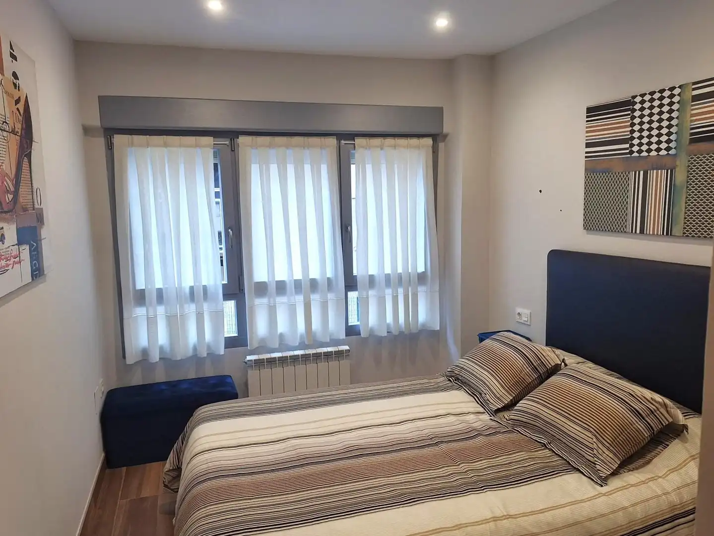Dormitori de Apartament de lloguer en Oviedo  amb Calefacció i Moblat