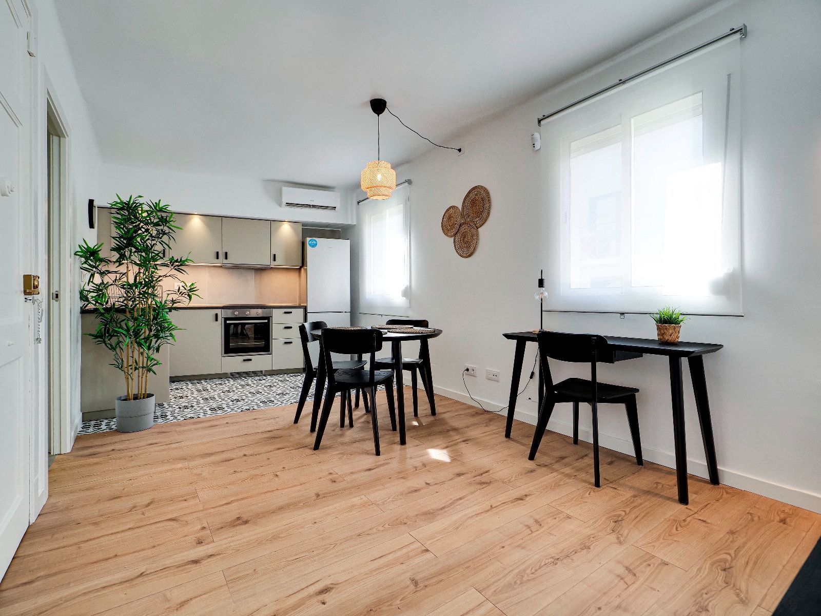 Kitchen of Flat to rent in L'Hospitalet de Llobregat  with Air Conditioner, Heating and Furnished