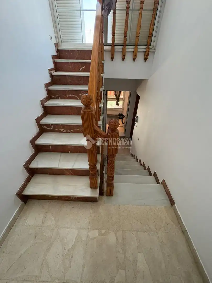 Casa adosada en venta en La Rinconada con Piscina y Amueblado