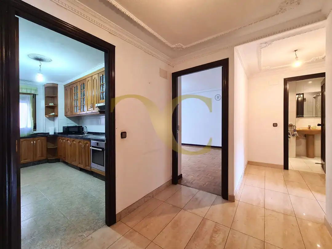Cocina de Piso en venta en Oviedo  con Calefacción y Trastero