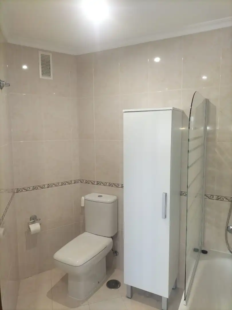Bathroom of Flat for rent in Ourense Capital   with Heating, Storage room and Furnished
