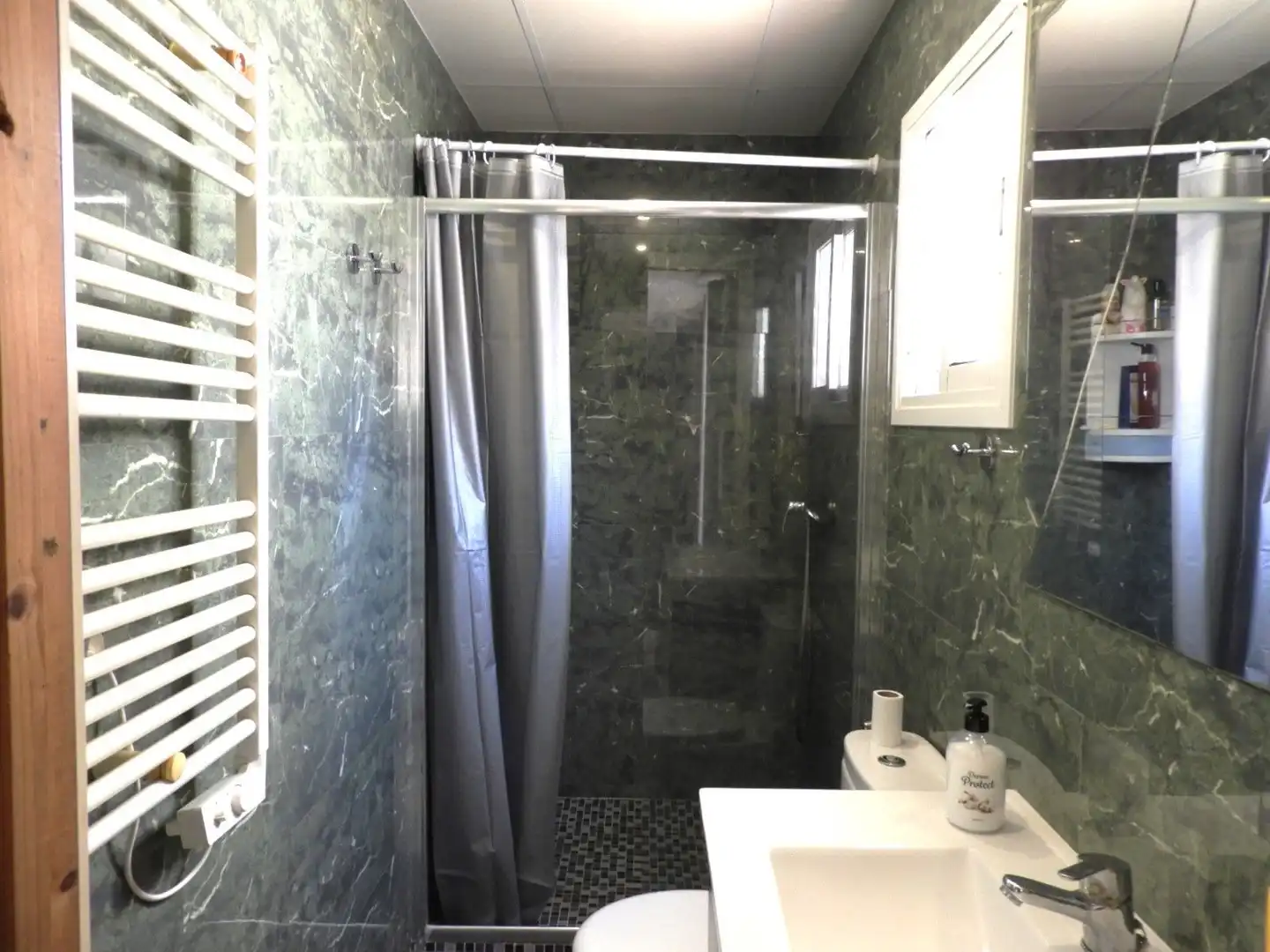 Bathroom of Flat for sale in Altafulla  with Air Conditioner, Heating and Storage room