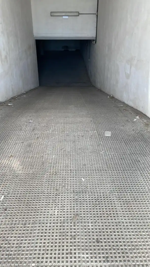 Außenansicht von Garage zum Verkauf in Sevilla