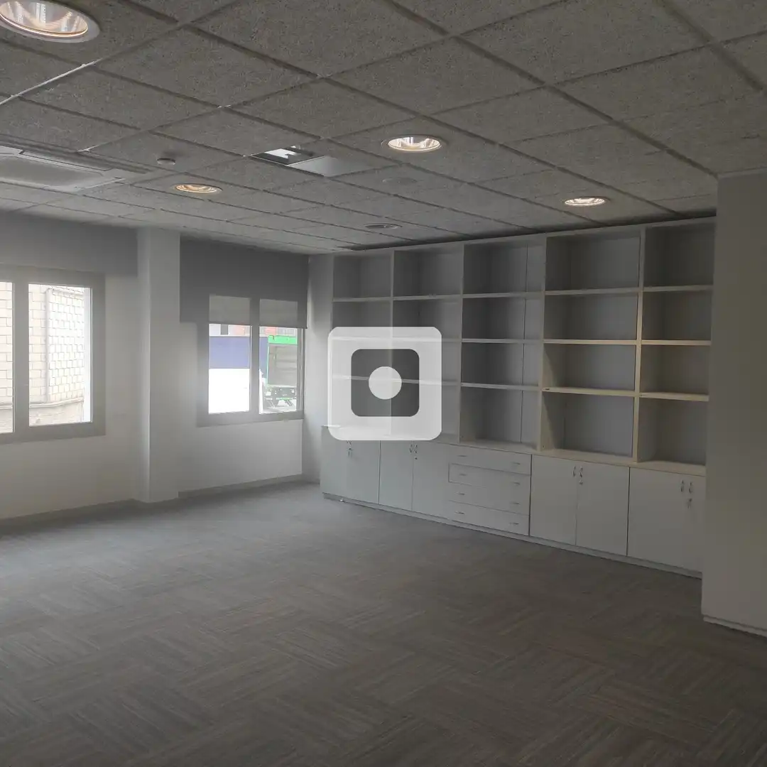Industrial buildings for rent in de les Cosidores, Egara