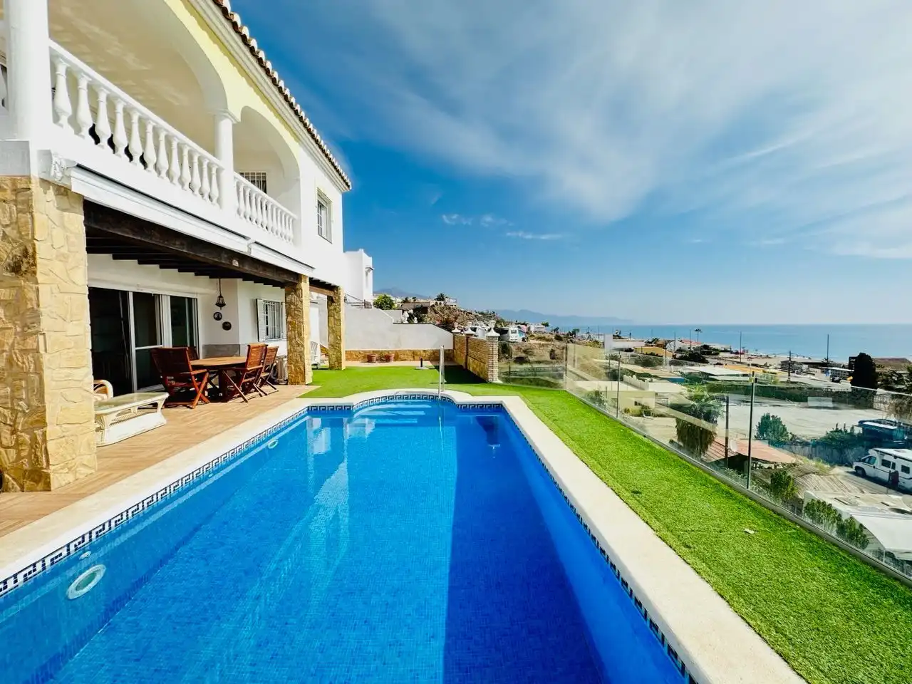 Vista exterior de Casa o xalet en venda en Torrox amb Aire condicionat, Jardí privat i Traster