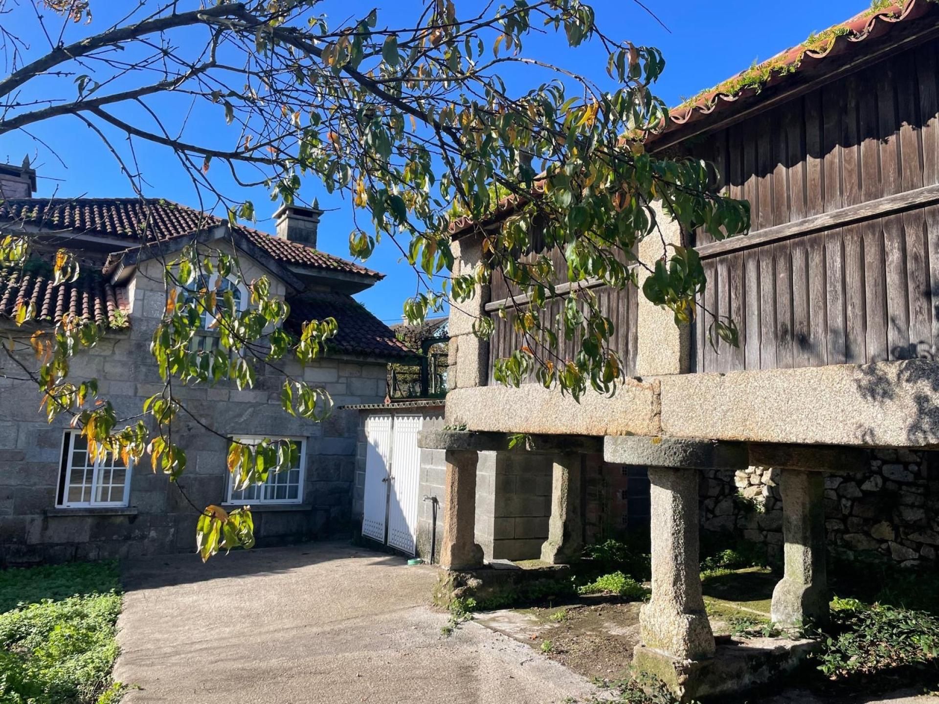 Exterior view of House or chalet for sale in Vilanova de Arousa  with Air Conditioner, Terrace and Swimming Pool