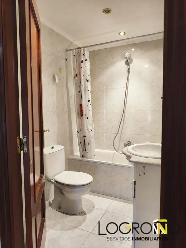 Bany de Pis en venda en  Logroño amb Calefacció i Traster