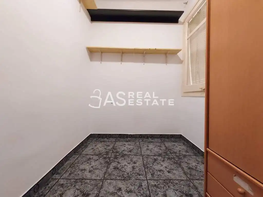 Piso en venta en L'Hospitalet de Llobregat con Aire acondicionado y Amueblado