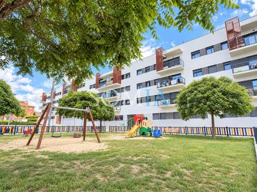 Baixos amb piscina en venda a Llinars del Vallès