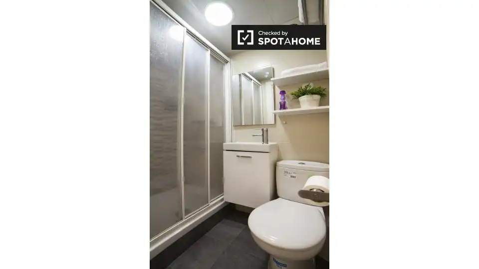 Badezimmer von Wohnung zur Miete in Barcelona mit Klimaanlage, Heizung und Möbliert