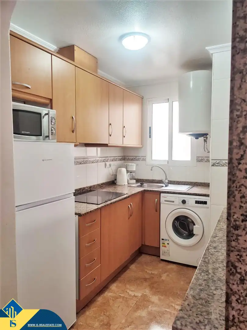 Cuina de Pis de lloguer en Torrevieja amb Aire condicionat, Moblat i Rentadora