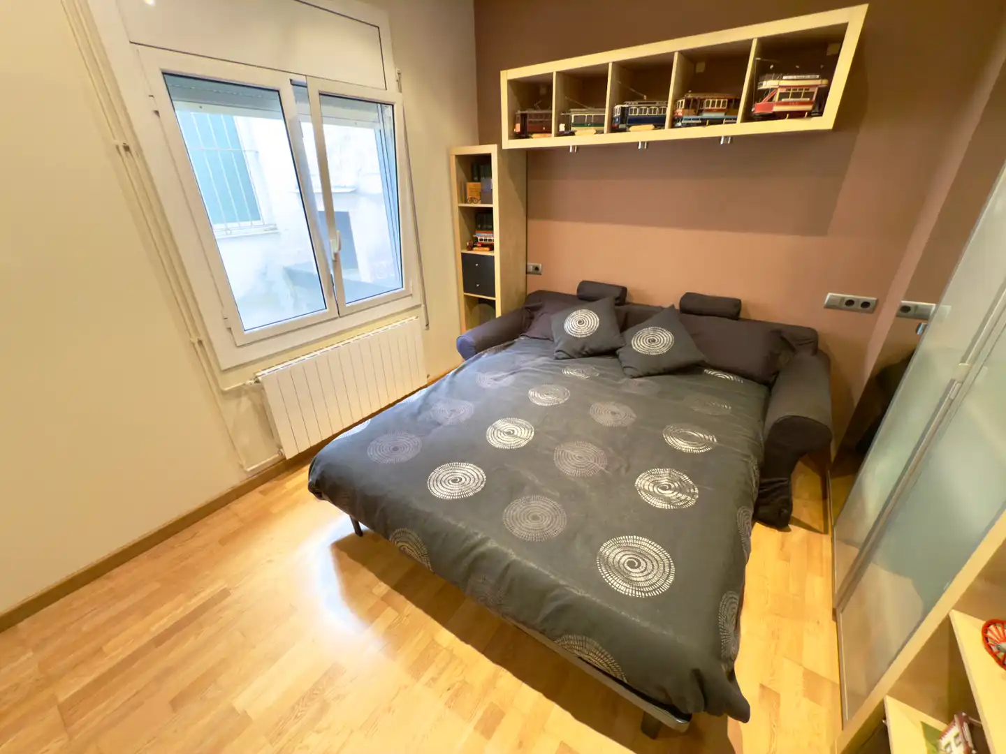 Schlafzimmer von Erdgeschoss zum Verkauf in Sant Boi de Llobregat mit Klimaanlage, Parkett und Terrasse