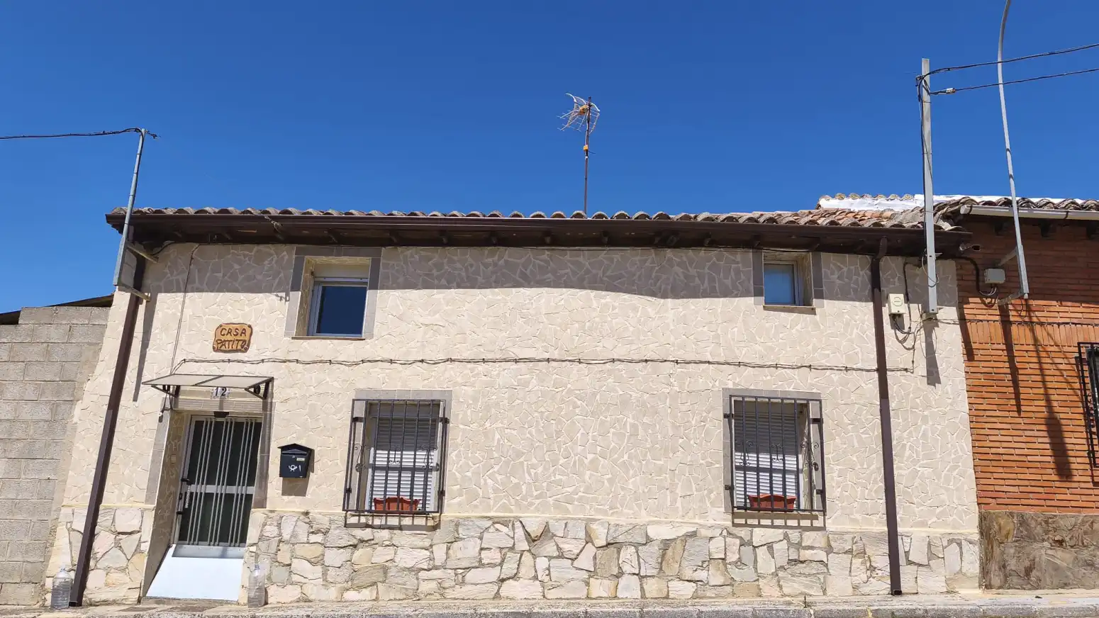 Vista exterior de Casa adosada en venda en Grajal de Campos amb Calefacció i Moblat