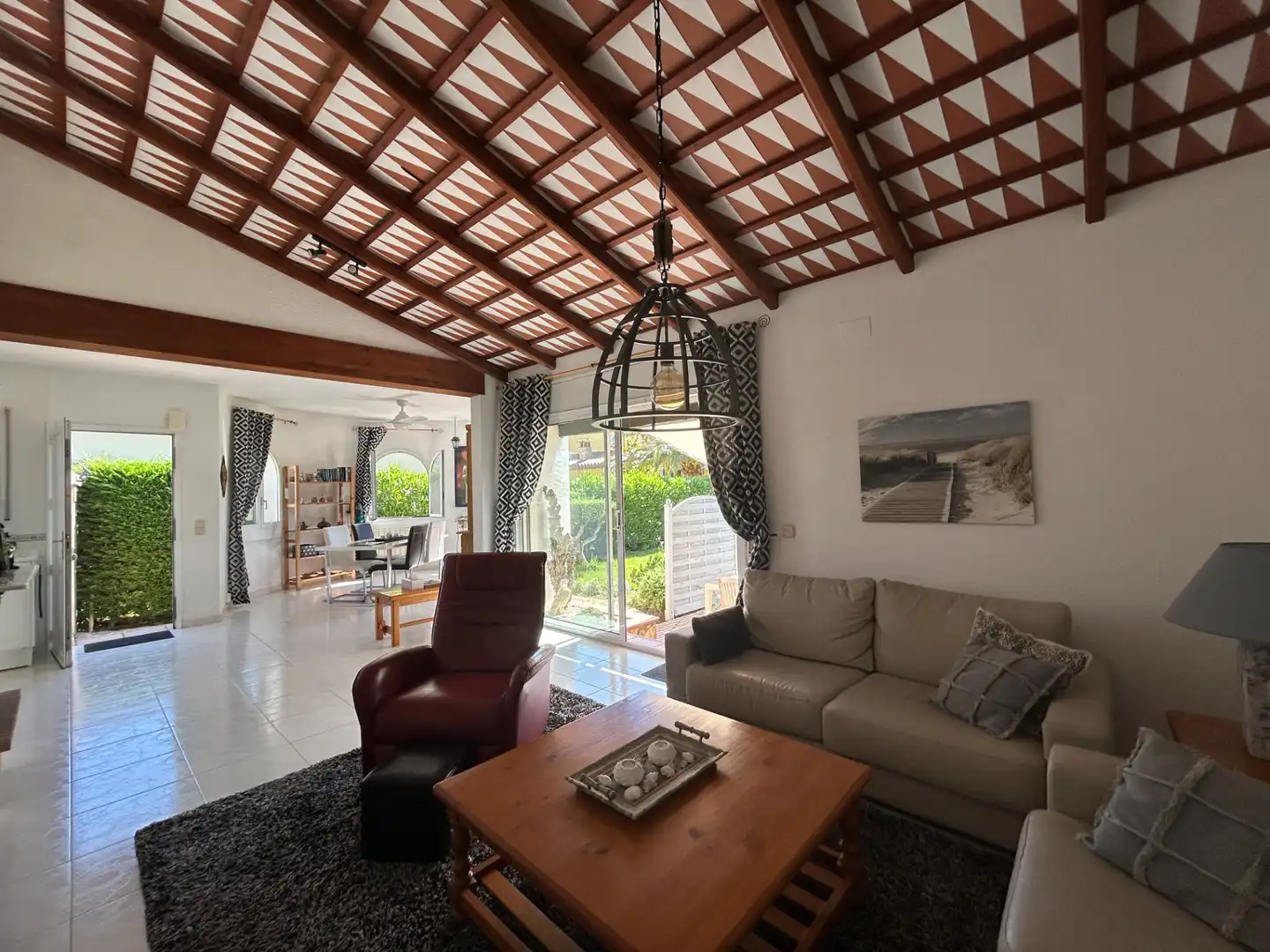 Sala de estar de Casa adosada en venta en Torroella de Fluvià con Aire acondicionado, Calefacción y Jardín privado