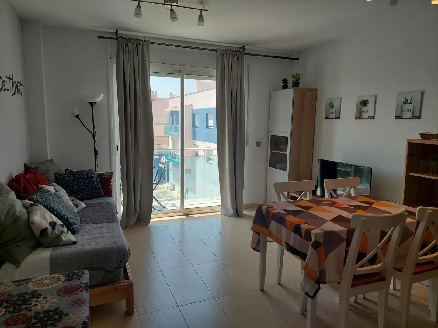 Living room of Flat for sale in Deltebre  with Air Conditioner, Terrace and Furnished