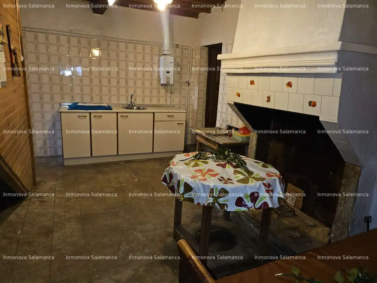 Cuina de Casa o xalet en venda en Pedrosillo de los Aires amb Calefacció i Balcó