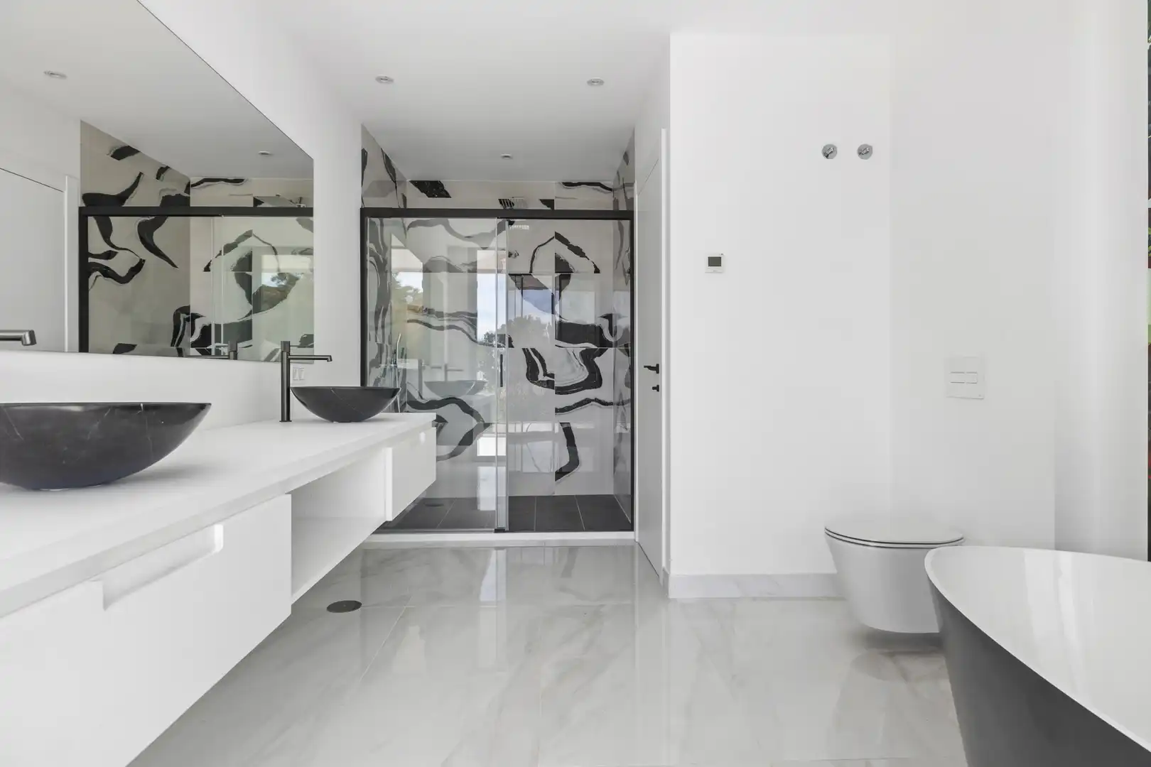 Baño de Casa o chalet en venta en Marbella con Aire acondicionado, Jardín privado y Terraza