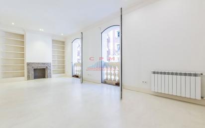 Living room of Flat to rent in  Madrid Capital  with Air Conditioner, Heating and Oven