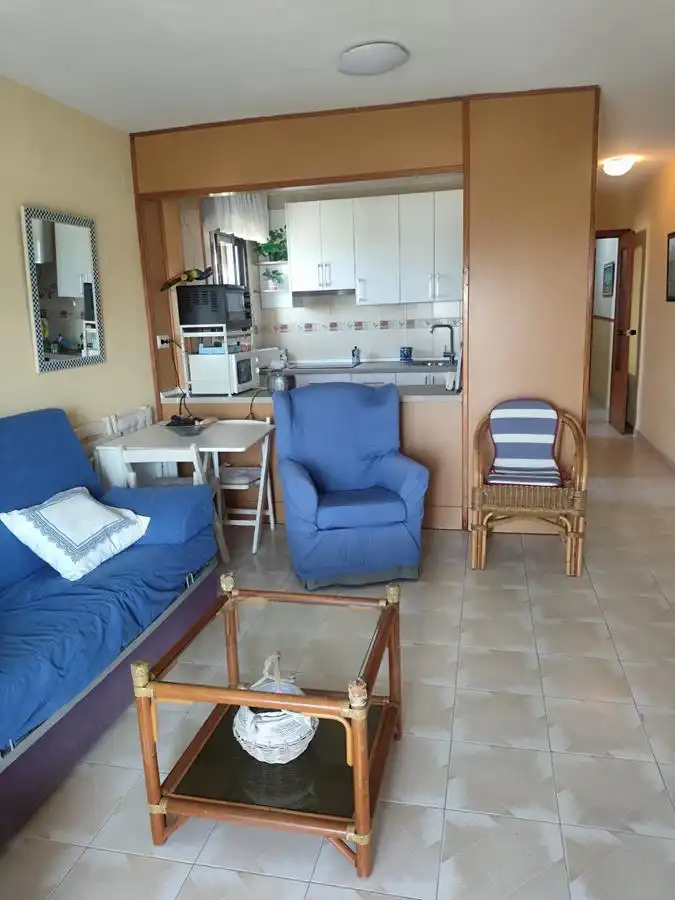 Sala d'estar de Apartament de lloguer en Almuñécar amb Aire condicionat, Terrassa i Moblat