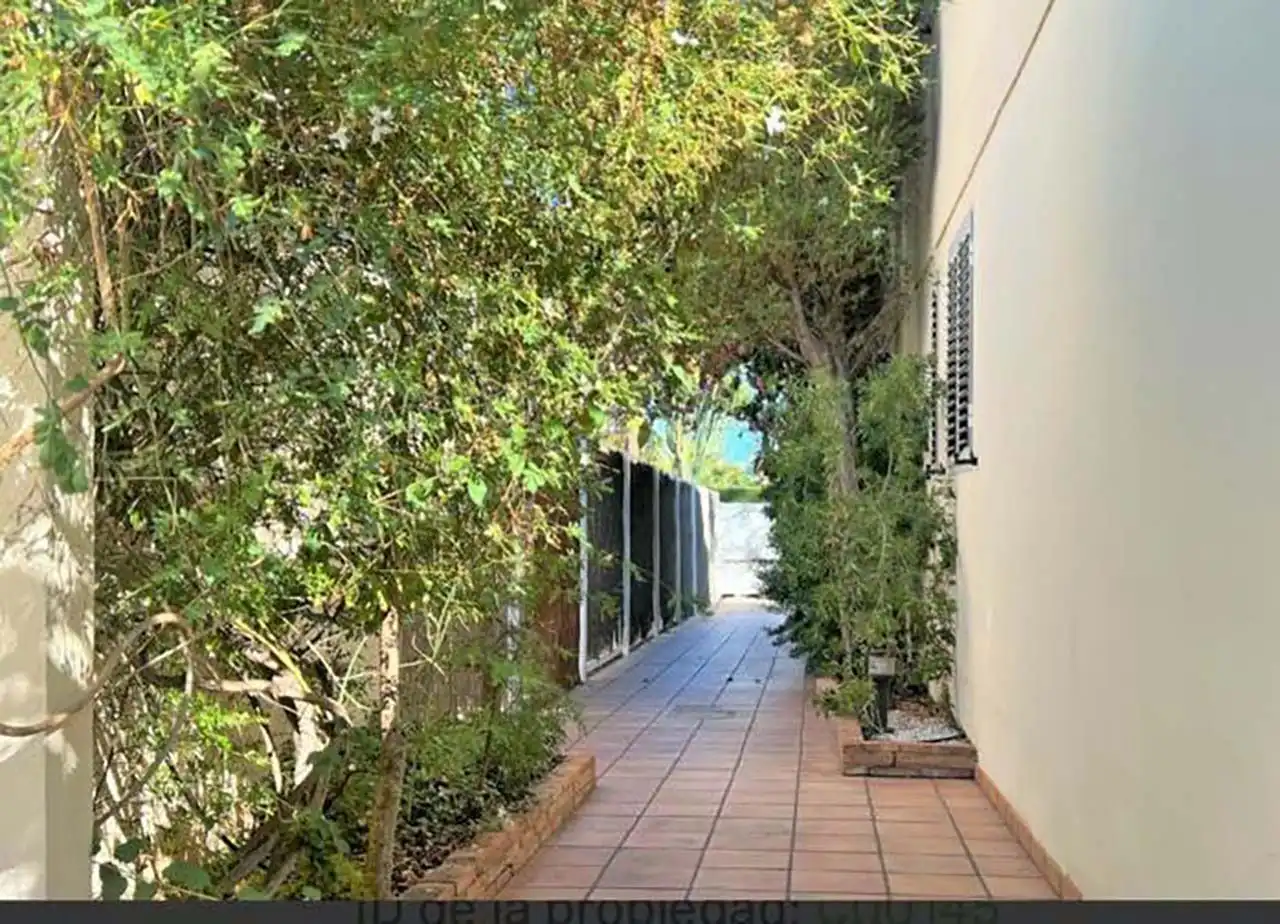 Vista exterior de Casa o chalet de alquiler en Benicasim / Benicàssim con Aire acondicionado, Calefacción y Jardín privado