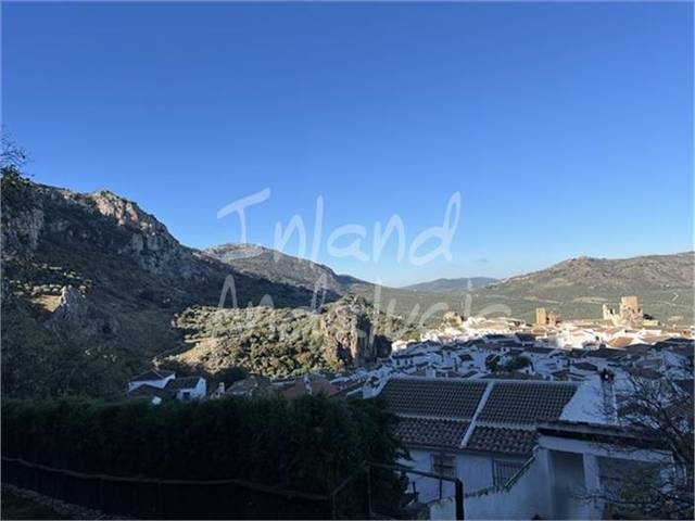 Casa adosada en Venta en Zuheros