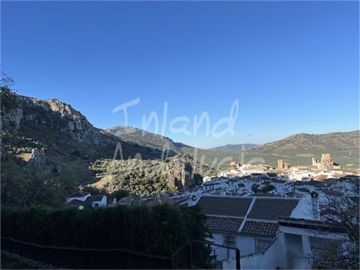 Vista exterior de Casa adosada en venda en Zuheros amb Traster i Internet