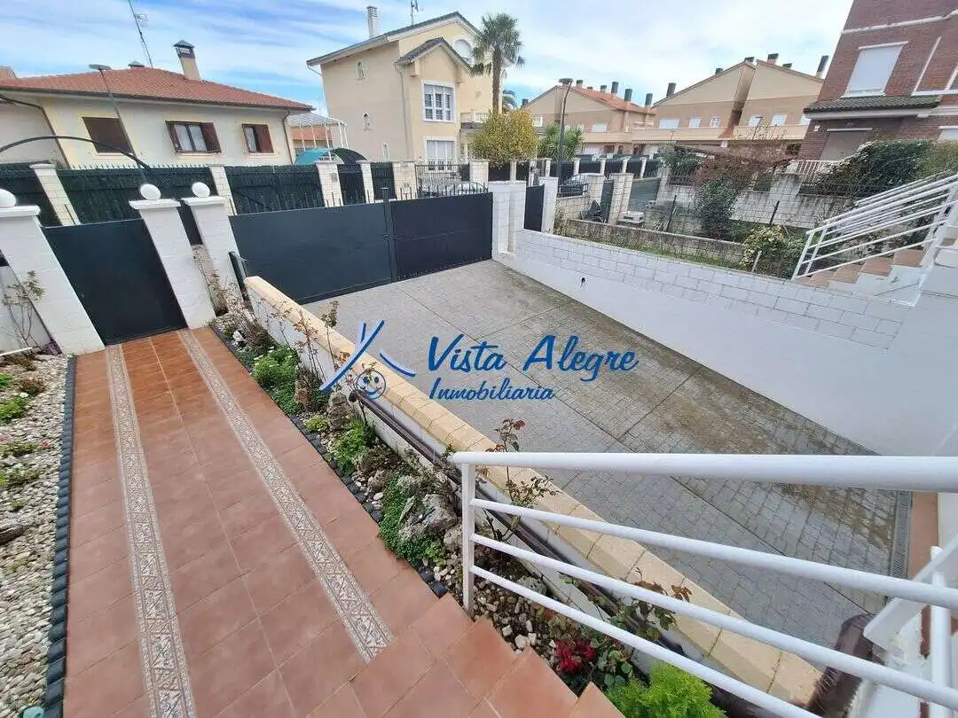 Vista exterior de Casa adosada en venta en Casalarreina con Calefacción, Jardín privado y Parquet