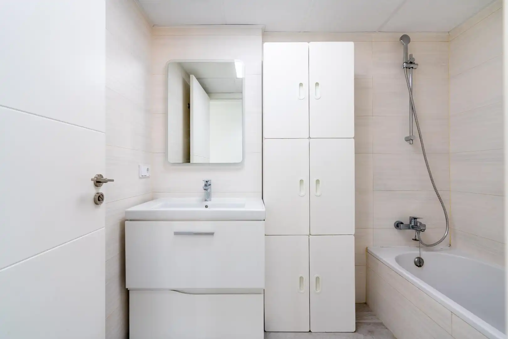 Baño de Piso en venta en Almería con Aire acondicionado, Calefacción y Jardín privado