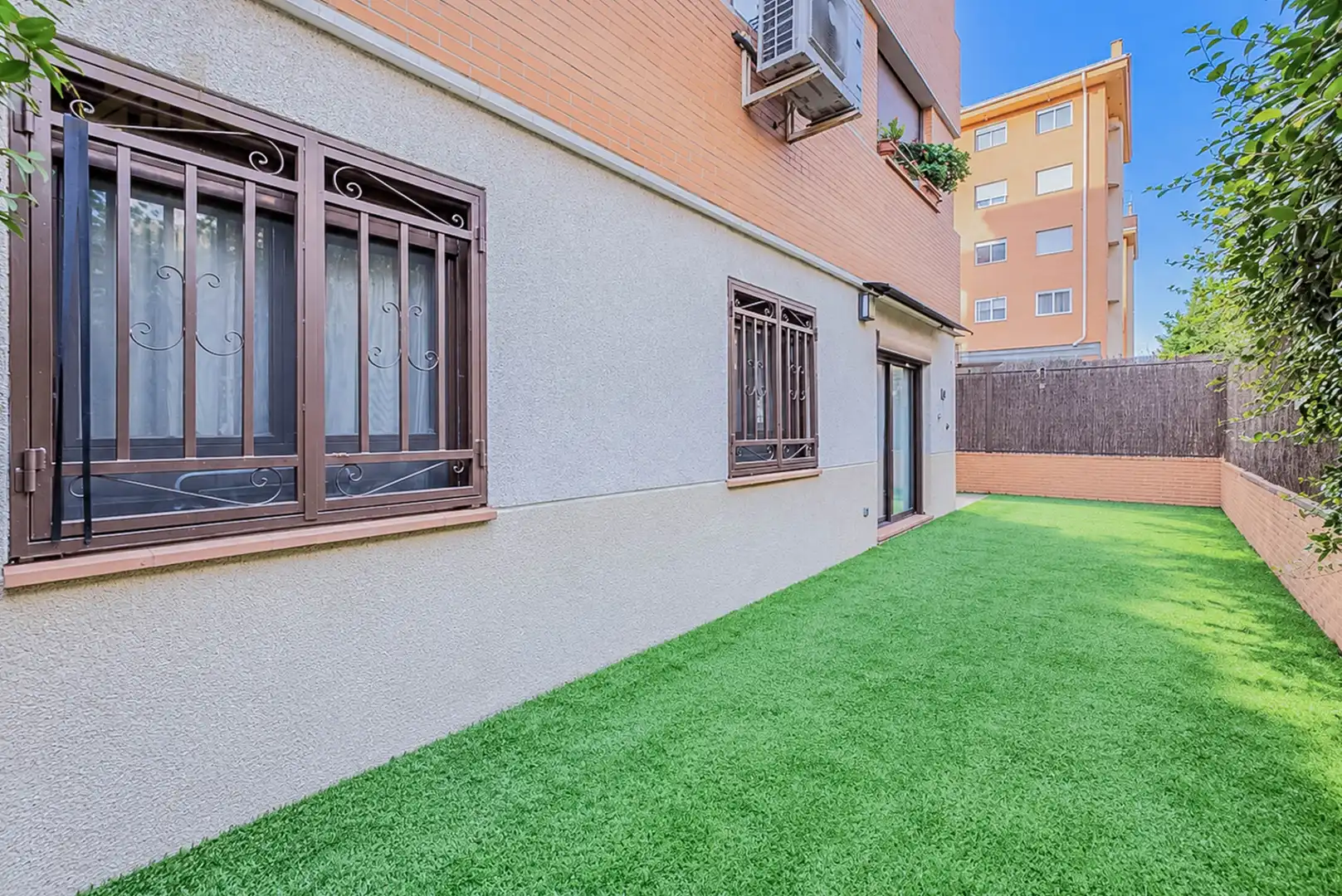 Vista exterior de Planta baja en venta en Parque Oeste - Fuente Cisneros