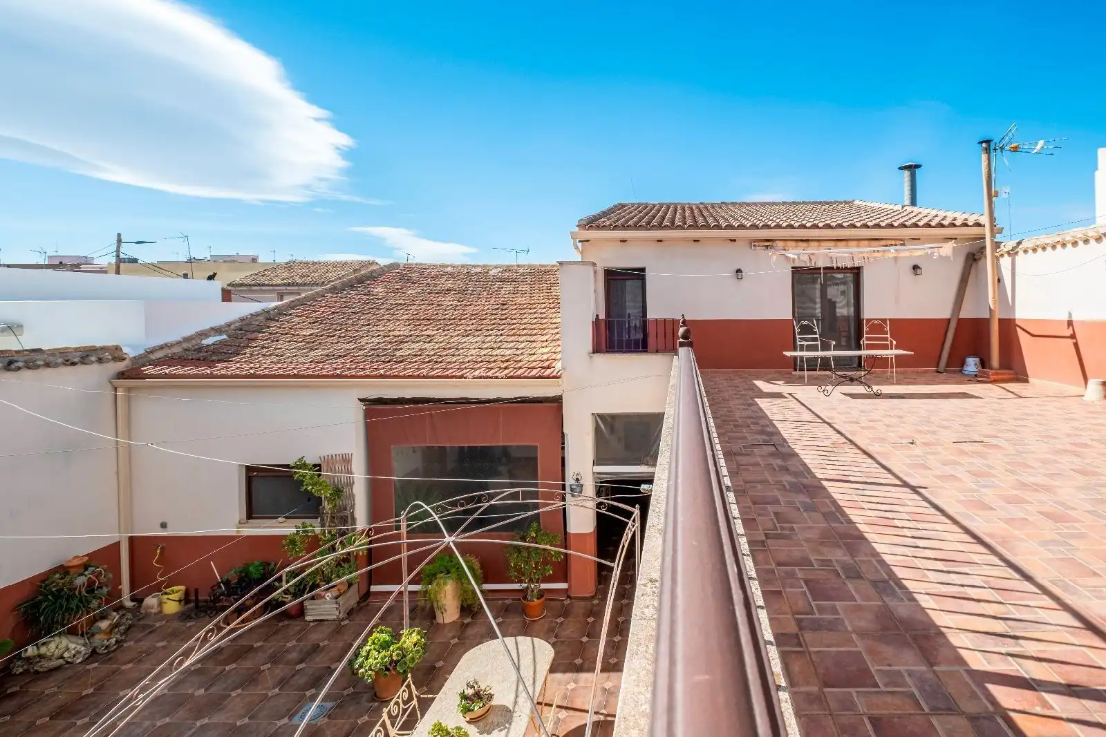 Vista exterior de Casa o xalet en venda en El Pinós / Pinoso amb Calefacció, Terrassa i Traster