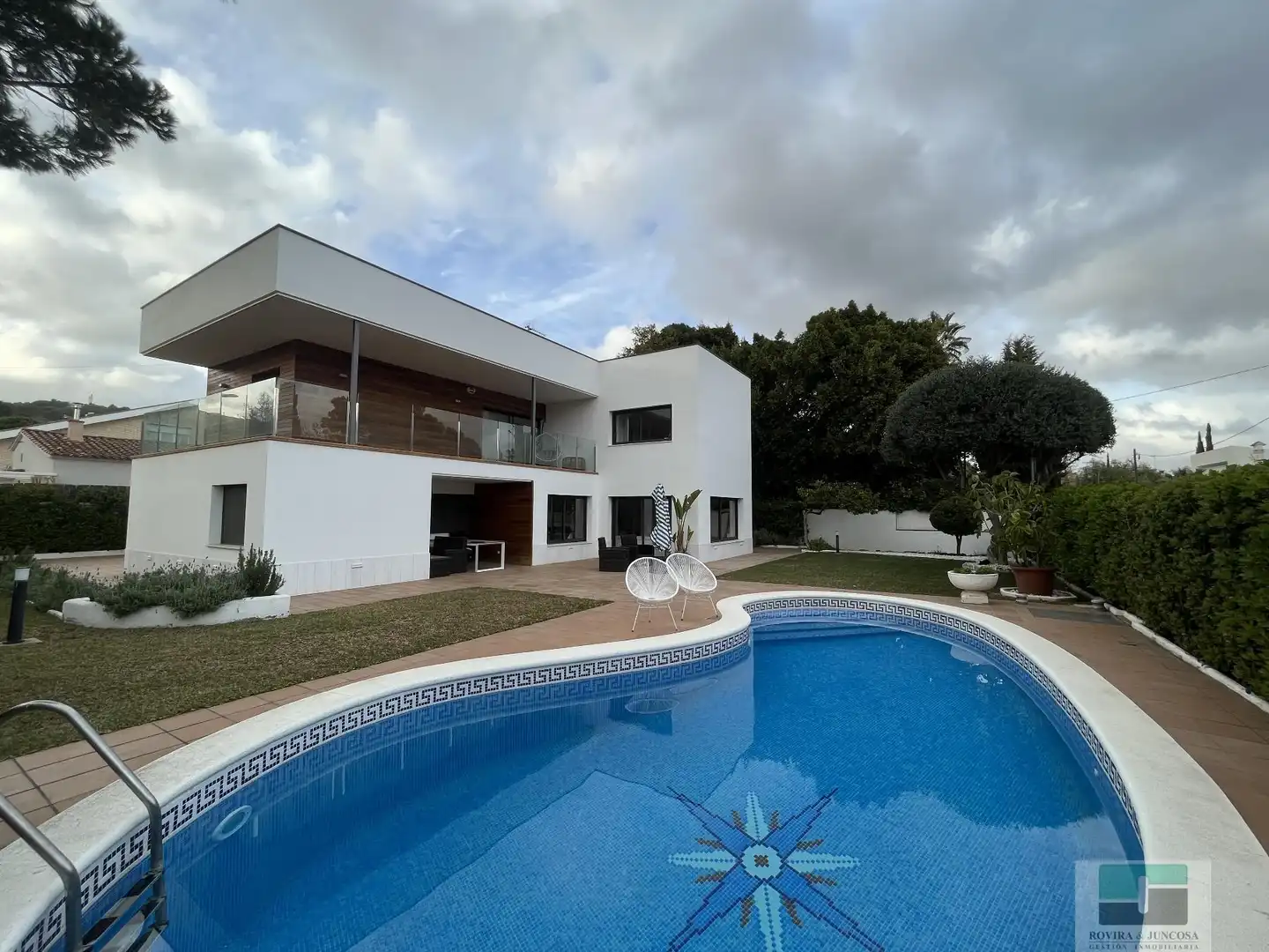 Swimming pool of Houses for rent in Castelldefels  with Air Conditioner, Heating and Parquet flooring