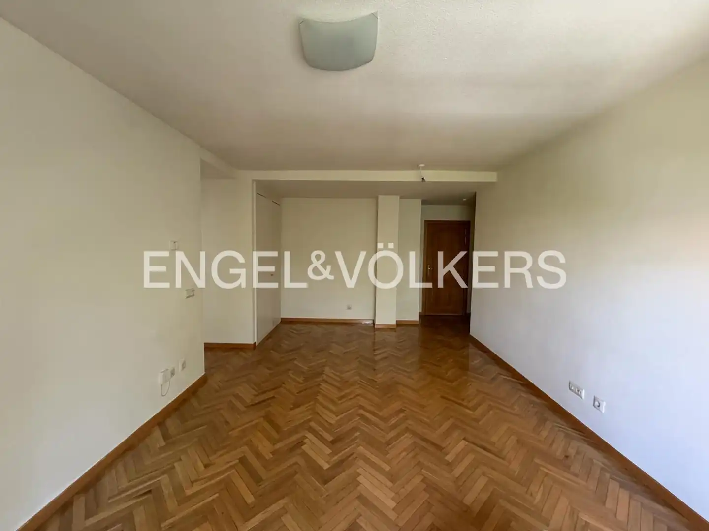 Sala d'estar de Pis de lloguer en Pozuelo de Alarcón amb Aire condicionat, Calefacció i Parquet