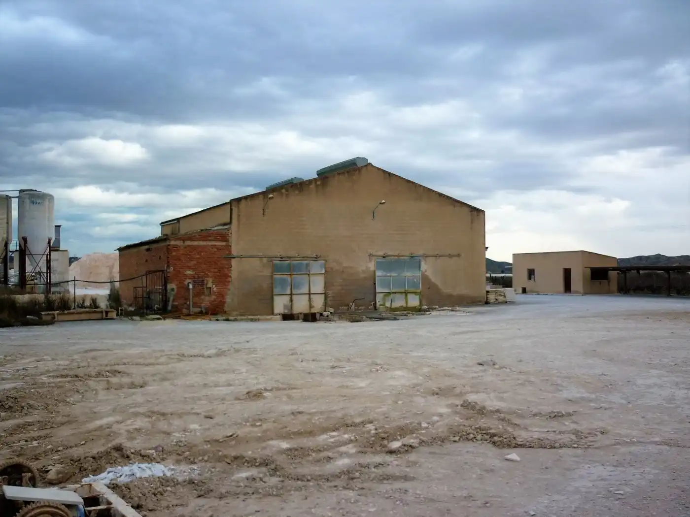 Vista exterior de Nave industrial de alquiler en Monforte del Cid