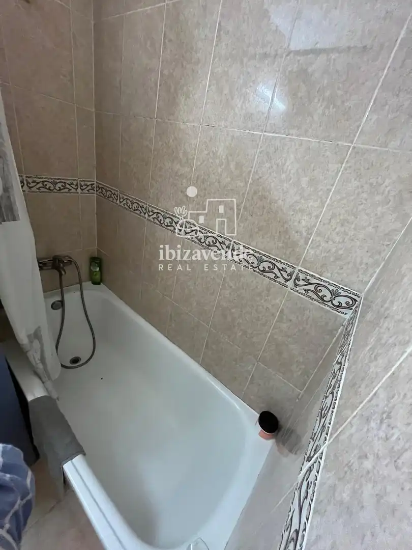 Baño de Piso de alquiler en Sant Joan de Labritja con Piscina, Amueblado y Piscina comunitaria