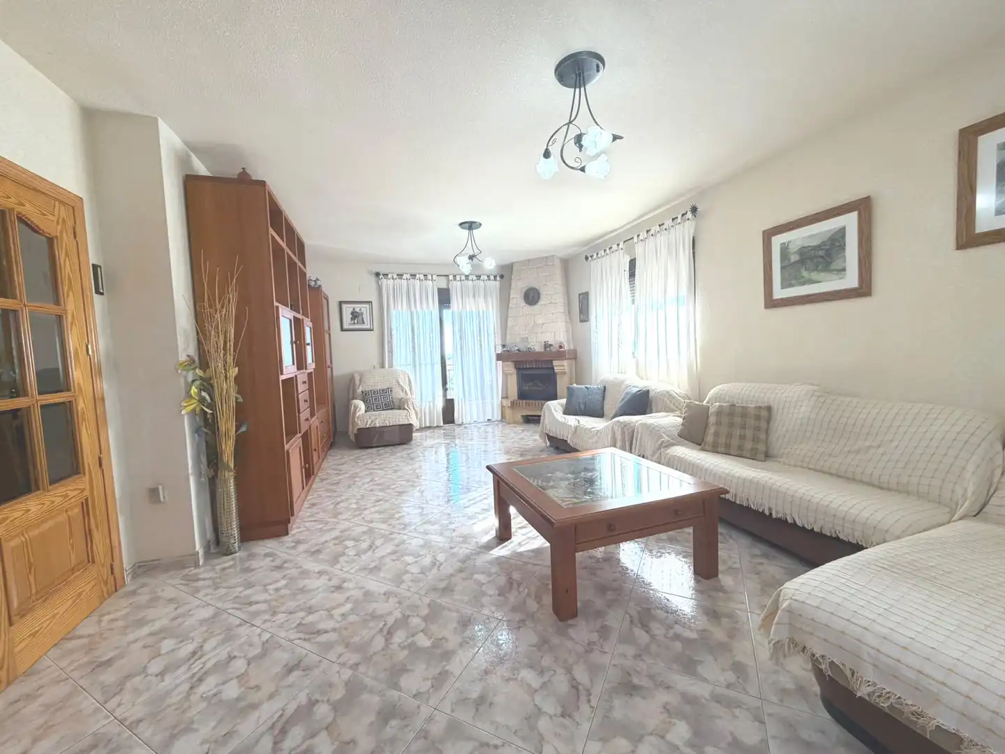 Sala de estar de Casa o chalet en venta en Villa del Prado, Madrid