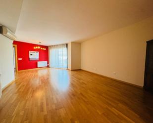 Living room of Duplex to rent in Peralada  with Air Conditioner, Heating and Parquet flooring