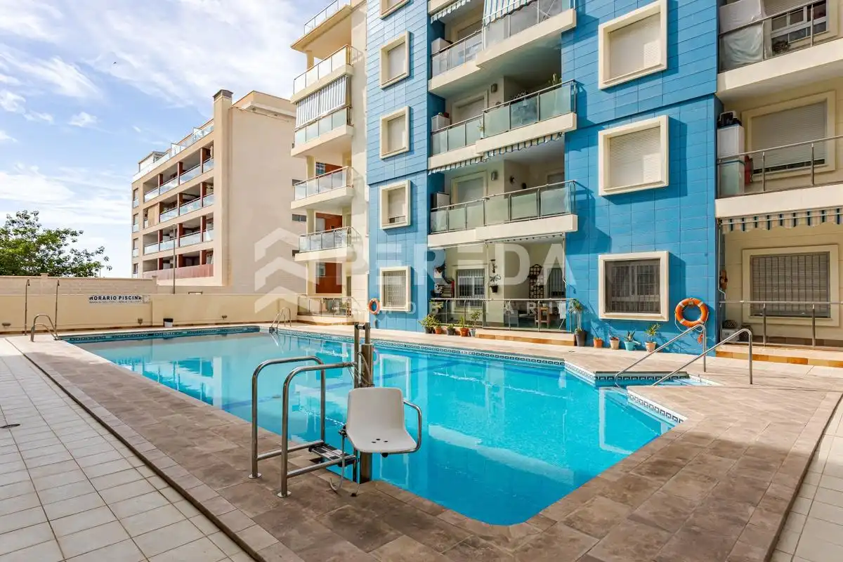 Piscina de Ático en venta en Roquetas de Mar con Aire acondicionado, Terraza y Piscina comunitaria