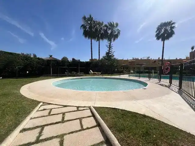Piscina de Ático en venta en Marbella con Aire acondicionado, Terraza y Trastero