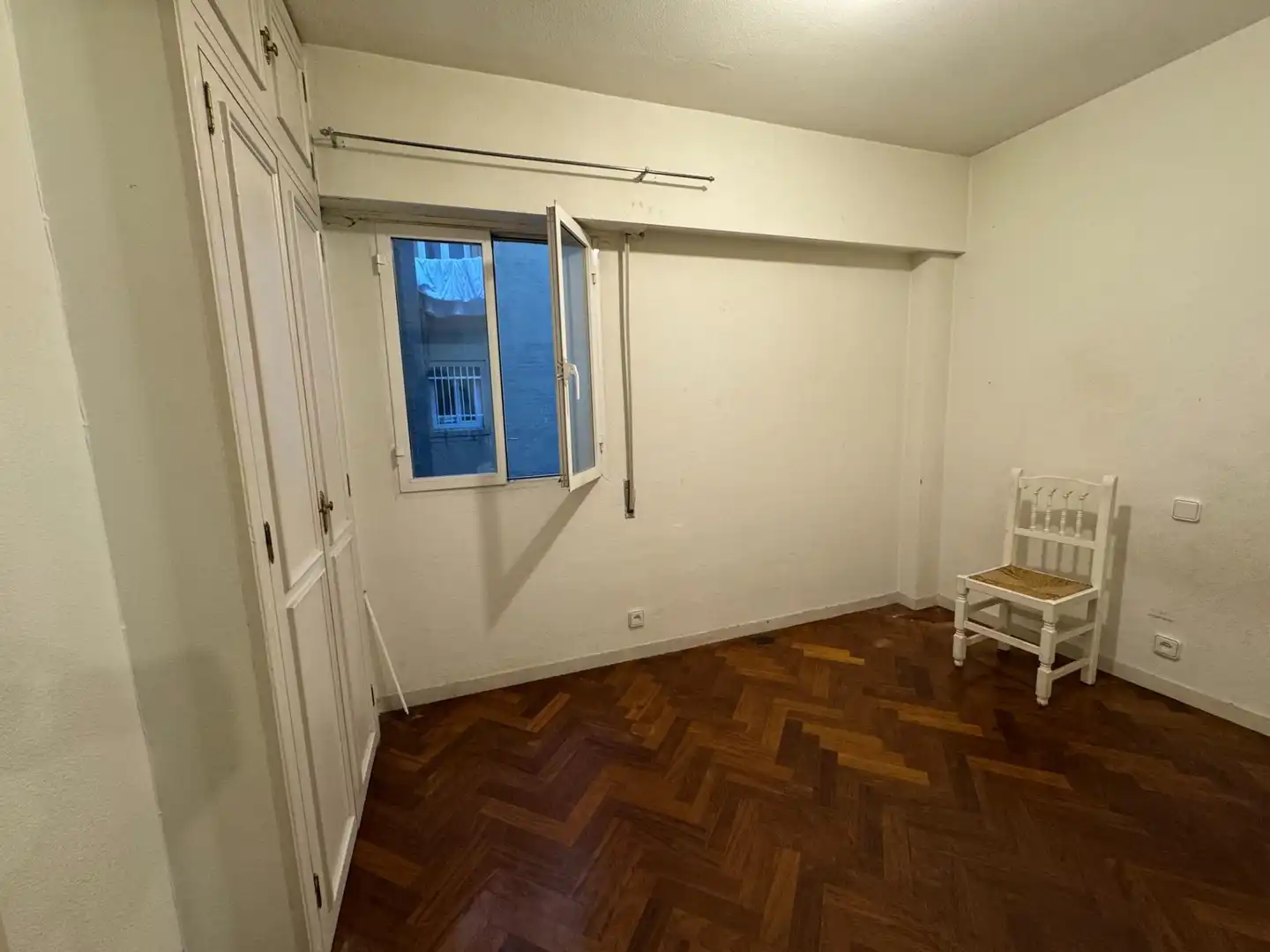 Bedroom of Flat for sale in Madrid  with Air Conditioner, Private garden and Parquet flooring