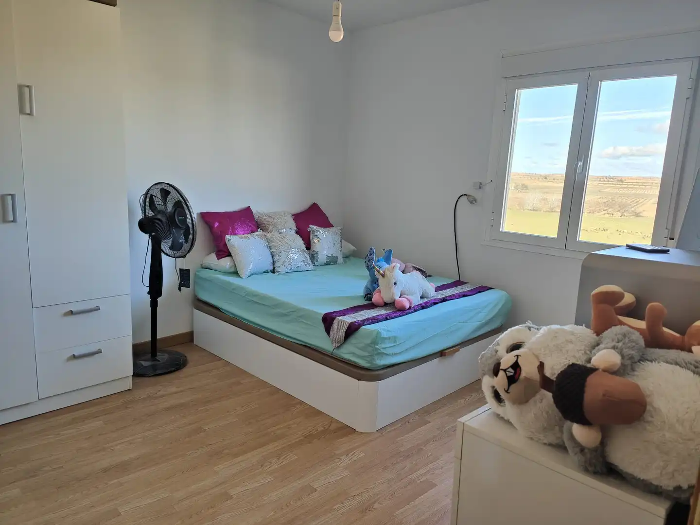 Habitación de Casa adosada en venta en Cabezamesada con Calefacción, Parquet y Piscina