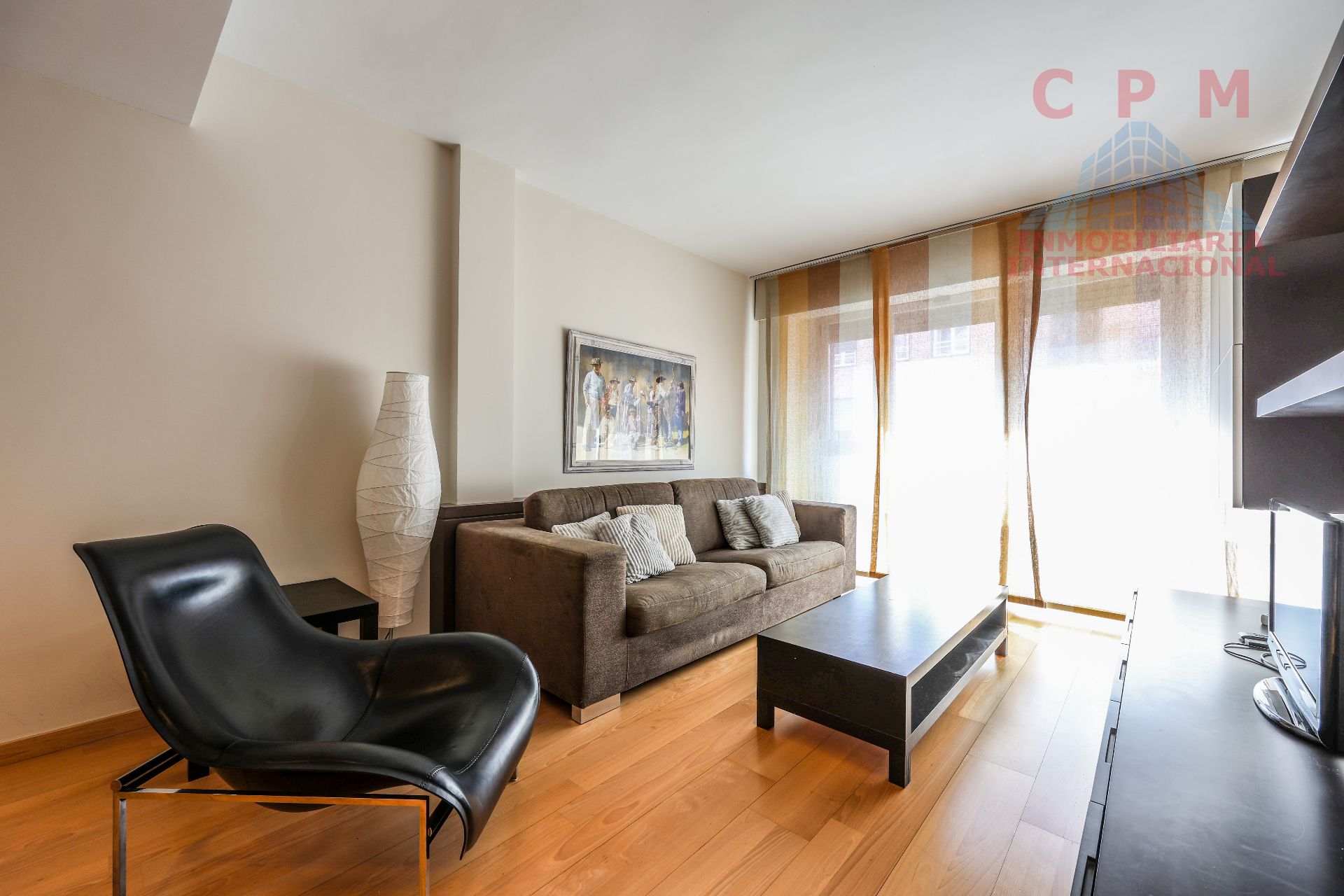 Living room of Flat to rent in  Madrid Capital  with Air Conditioner, Heating and Parquet flooring