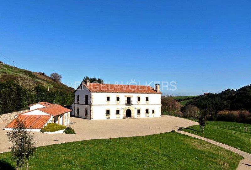 Exterior view of House or chalet for sale in Bareyo  with Air Conditioner, Heating and Private garden
