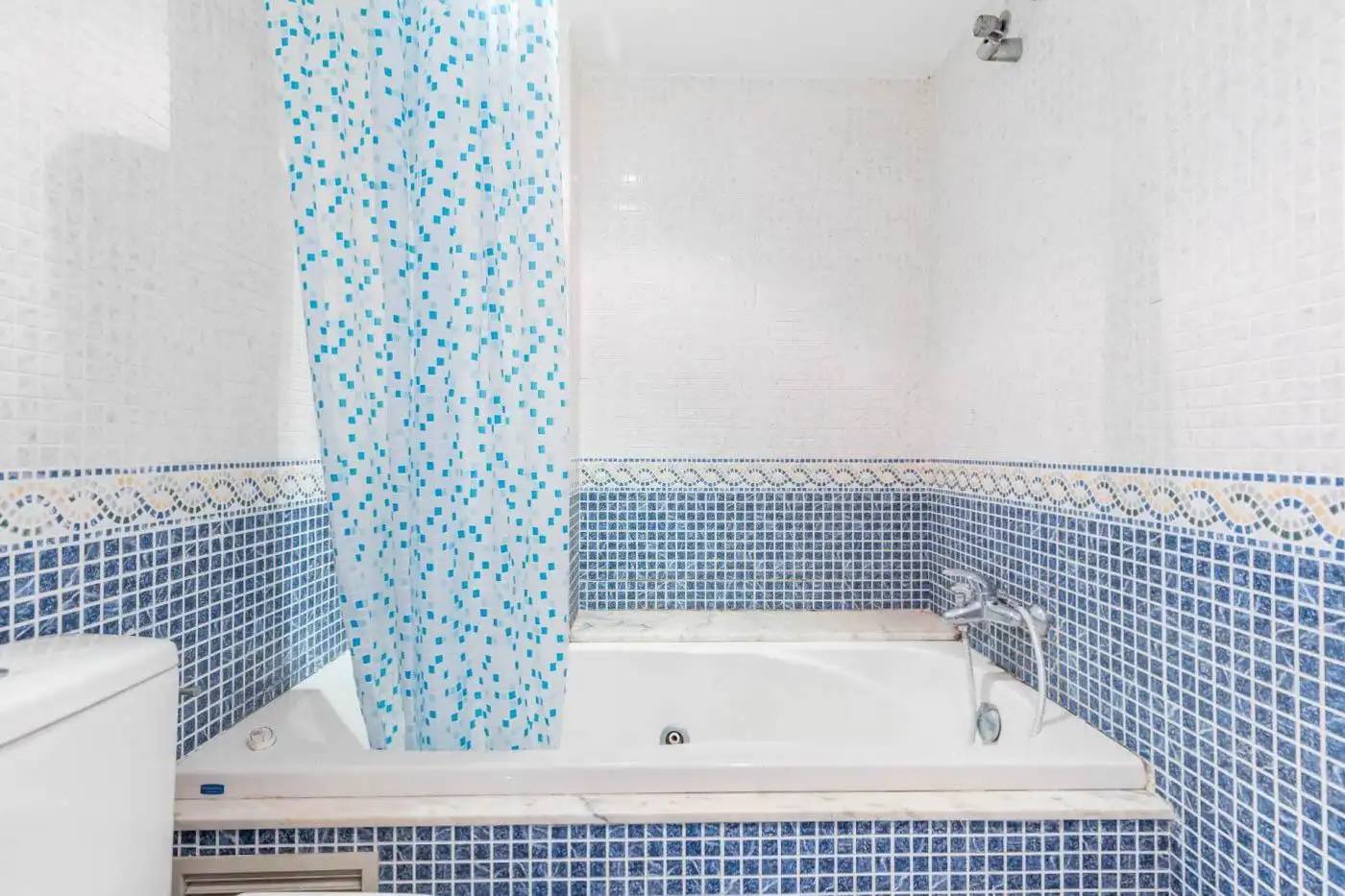 Baño de Apartamento de alquiler en Valencia con Aire acondicionado, Calefacción y Amueblado