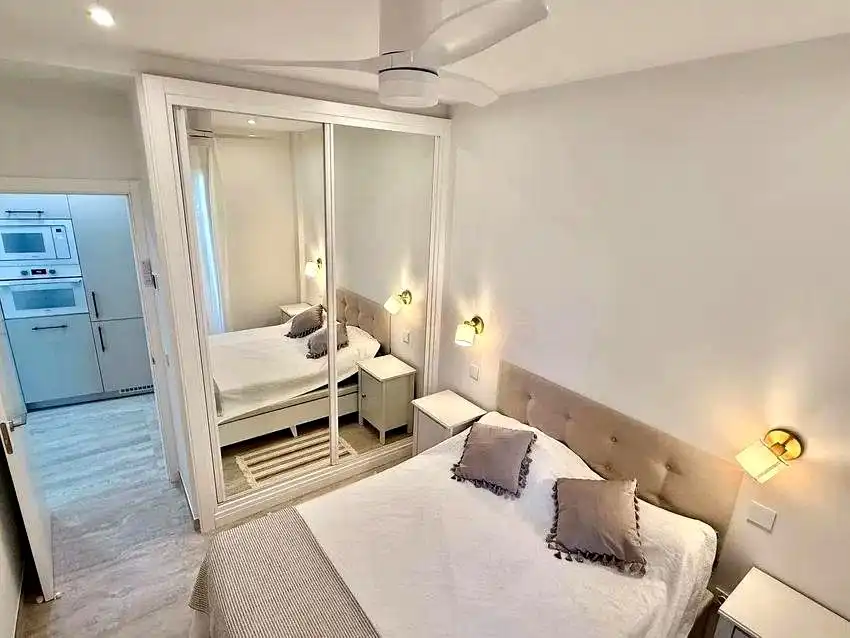 Bedroom of Flat for rent in Madrid  with Air Conditioner, Heating and Terrace